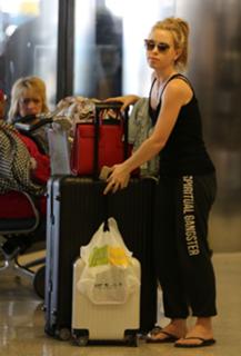 Tara Lipinski feet photo thumbnail