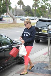 Busy Philipps feet photo thumbnail
