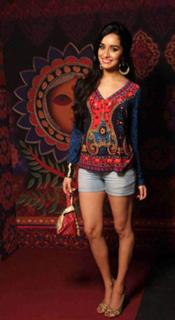 Shraddha Kapoor feet photo thumbnail