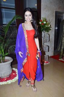 Shraddha Kapoor feet photo thumbnail
