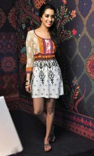 Shraddha Kapoor feet photo thumbnail