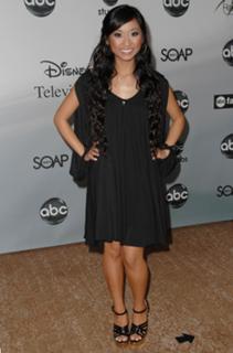 Brenda Song feet photo thumbnail