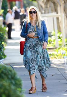 Busy Philipps feet photo thumbnail