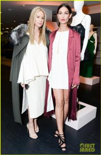 Lily Aldridge feet photo thumbnail