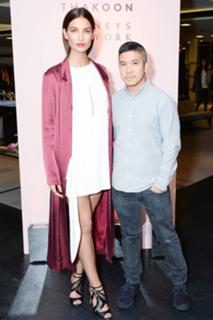 Lily Aldridge feet photo thumbnail