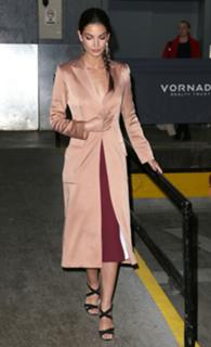 Lily Aldridge feet photo thumbnail