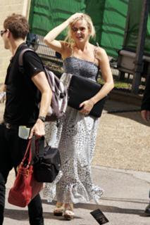 Amanda Holden feet photo thumbnail