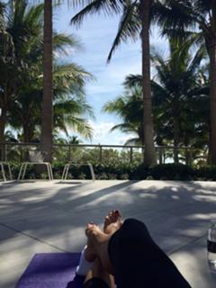Victoria Silvstedt feet photo thumbnail
