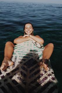 Alexis Ren feet photo thumbnail
