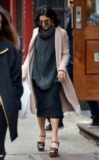 Vanessa Hudgens feet photo thumbnail