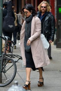 Vanessa Hudgens feet photo thumbnail