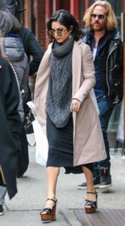 Vanessa Hudgens feet photo thumbnail