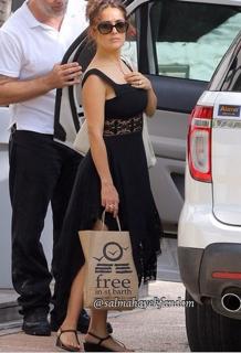 Salma Hayek feet photo thumbnail