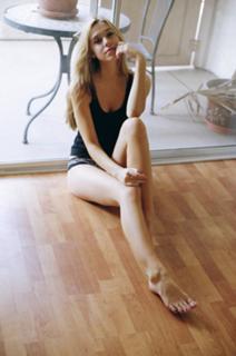 Alexis Ren feet photo thumbnail