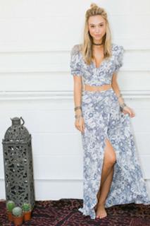 Alexis Ren feet photo thumbnail