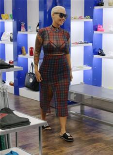 Amber Rose feet photo thumbnail