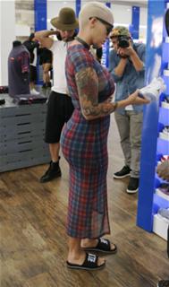 Amber Rose feet photo thumbnail