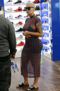 Amber Rose feet photo thumbnail