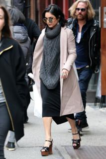 Vanessa Hudgens feet photo thumbnail