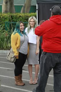 Hilary Duff feet photo thumbnail