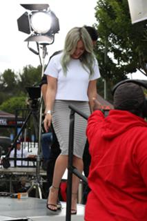 Hilary Duff feet photo thumbnail