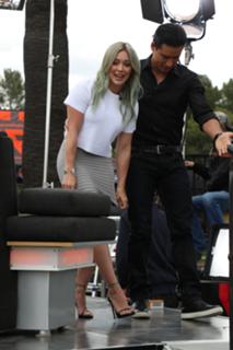Hilary Duff feet photo thumbnail