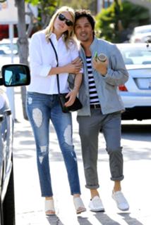 Kate Upton feet photo thumbnail