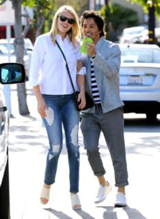 Kate Upton feet photo thumbnail