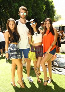Victoria Justice feet photo thumbnail