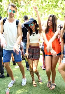 Victoria Justice feet photo thumbnail