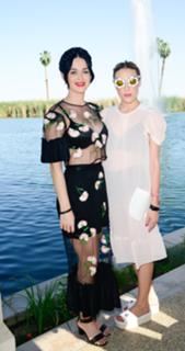 Katy Perry feet photo thumbnail