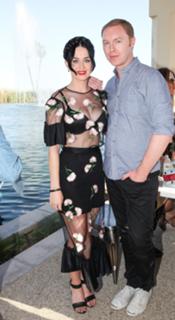 Katy Perry feet photo thumbnail