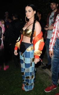 Katy Perry feet photo thumbnail