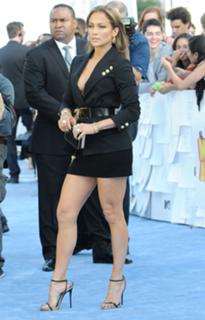 Jennifer Lopez feet photo thumbnail