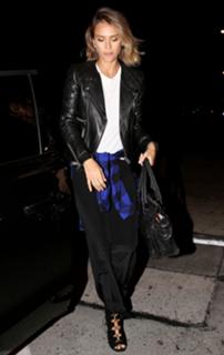 Jessica Alba feet photo thumbnail