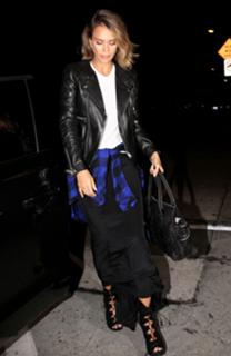 Jessica Alba feet photo thumbnail