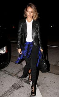Jessica Alba feet photo thumbnail