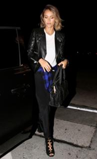 Jessica Alba feet photo thumbnail