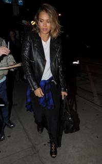 Jessica Alba feet photo thumbnail