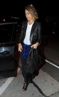 Jessica Alba feet photo thumbnail