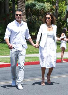 Jessica Alba feet photo thumbnail