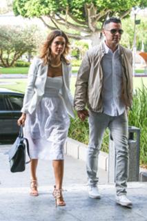 Jessica Alba feet photo thumbnail