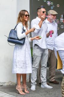 Jessica Alba feet photo thumbnail