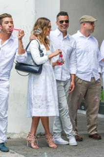 Jessica Alba feet photo thumbnail