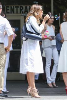 Jessica Alba feet photo thumbnail