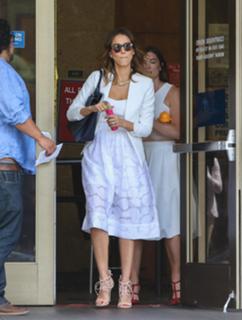 Jessica Alba feet photo thumbnail