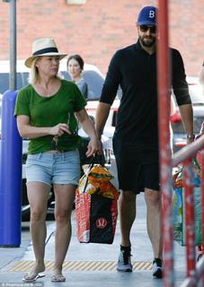 Jennie Garth feet photo thumbnail
