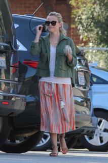 Reese Witherspoon feet photo thumbnail