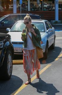 Reese Witherspoon feet photo thumbnail