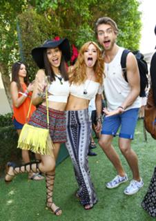 Victoria Justice feet photo thumbnail